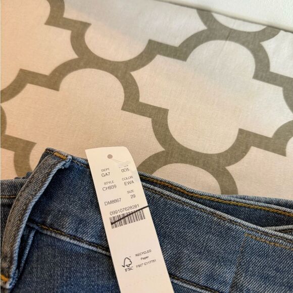 J.Crew Mid-rise kickout jean NWT Size 29 - Picture 3 of 8